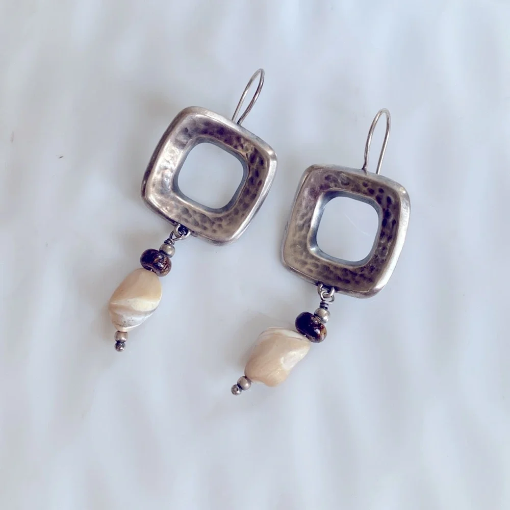 Silpada Elegant Silver and Cream Dangle Earrings W1518 - Picture 5 of 8